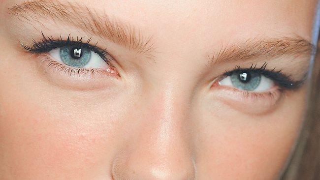 feathery brow trend
